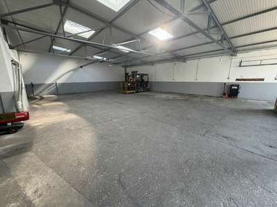 A louer local atelier 200m² près A7 Valence Sud