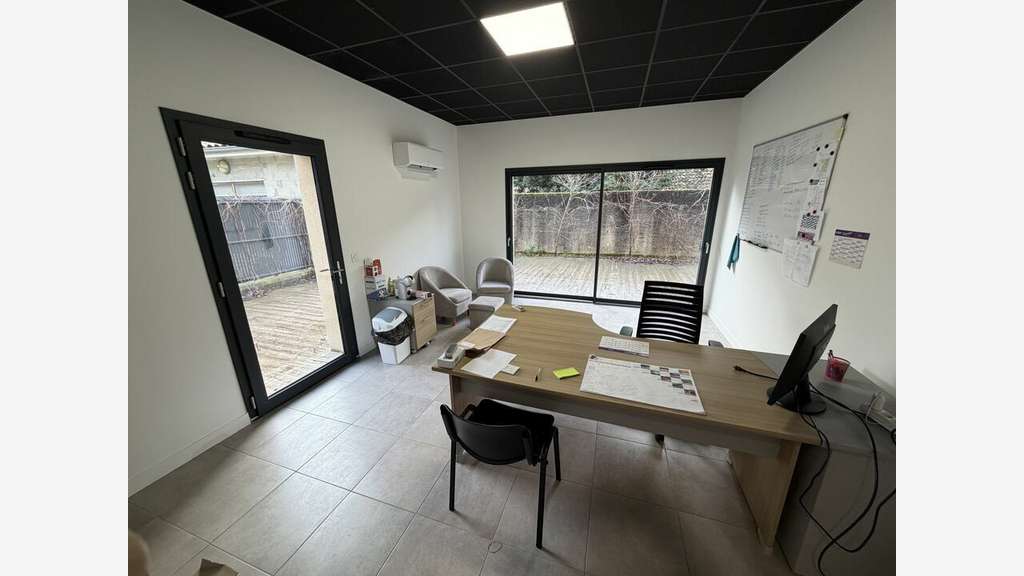 A louer local neuf 134m² à Valence