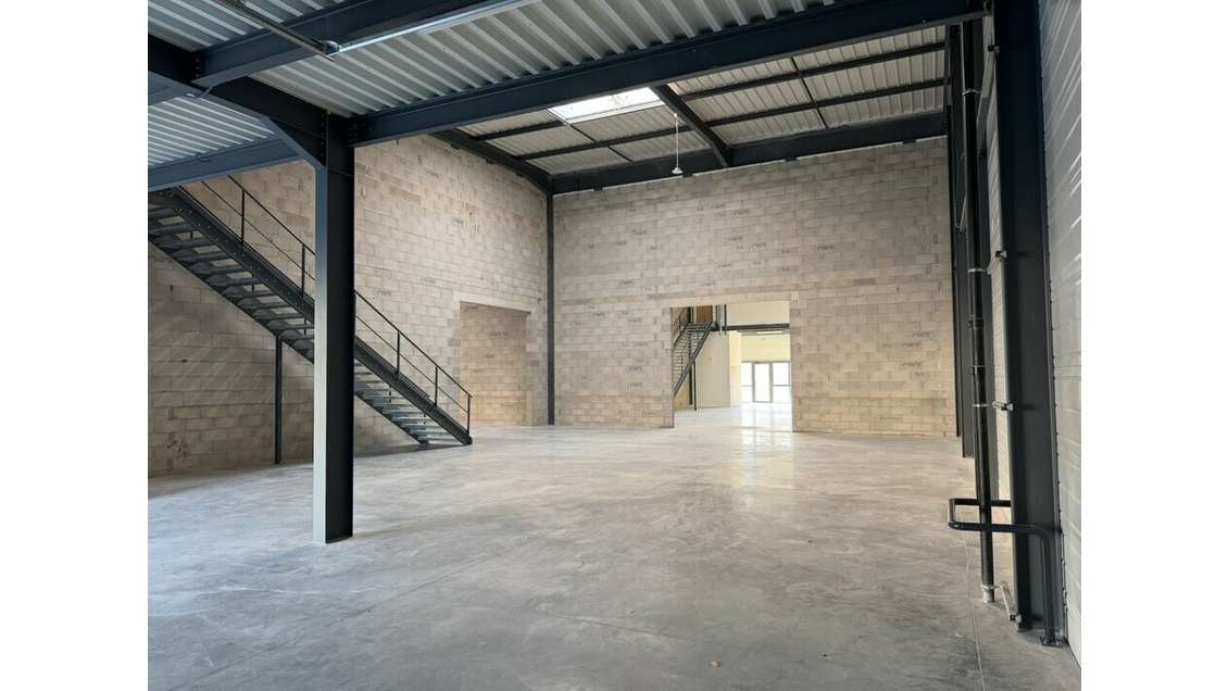 Local d'activité 305m² à louer zone Est de Valence