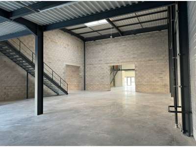 Local d'activité 305m² à louer zone Est de Valence