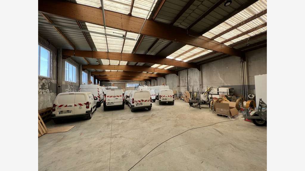 Locaux de 575m² à Louer en zone sud de Valence
