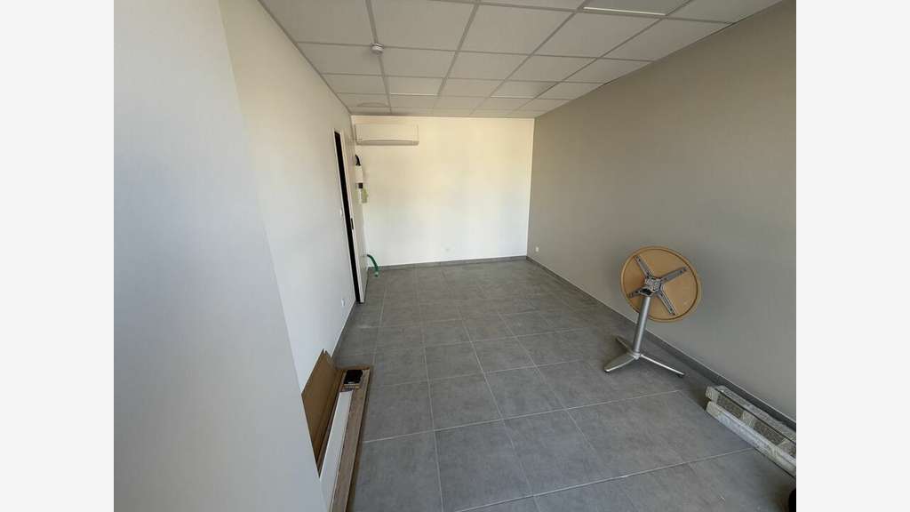 Local d'activité bureau de 69m² à louer à Valence