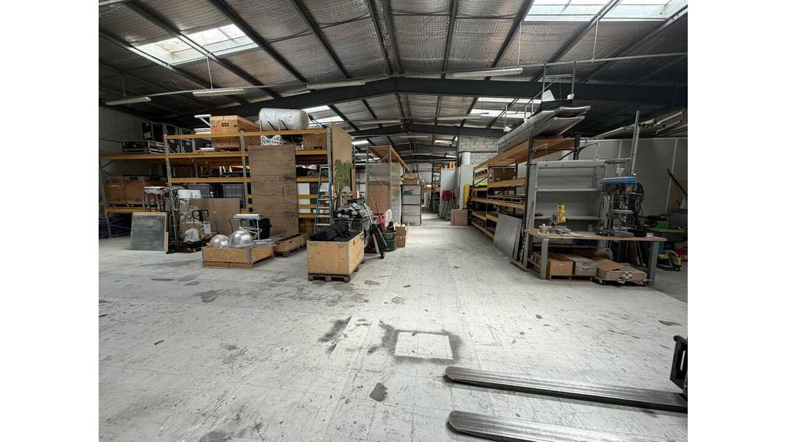 Local d'activité de 800m² à louer Valence Auréats