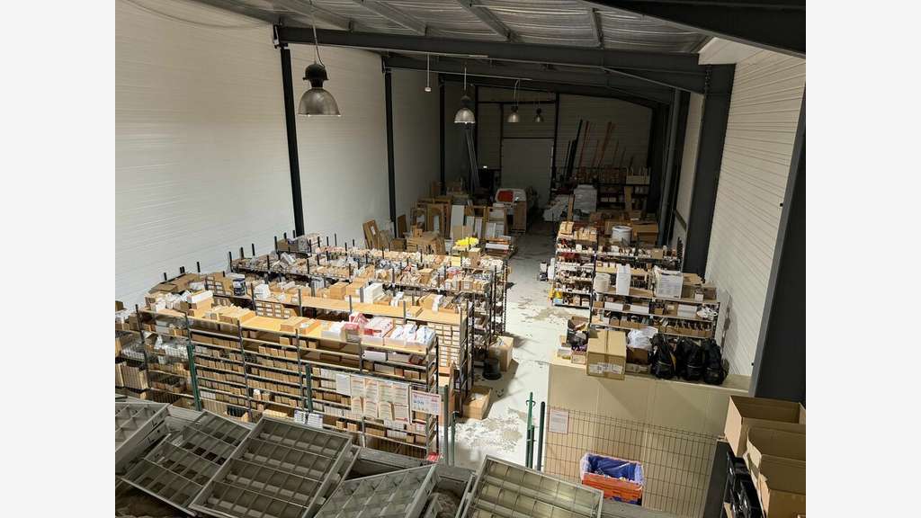 Local de stockage atelier 530m² à louer à Valence
