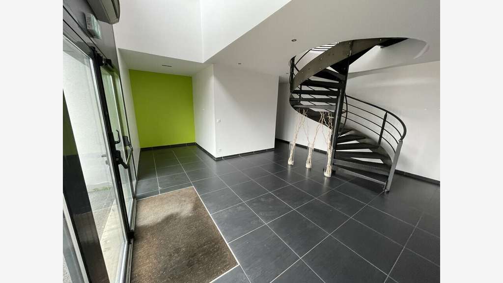 Local de stockage atelier 530m² à louer à Valence