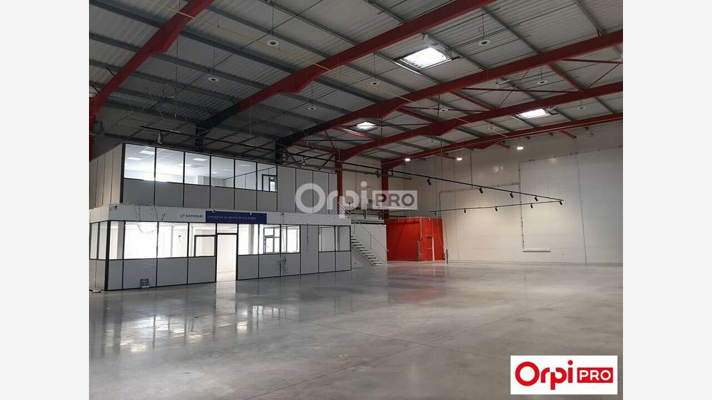 Local d'activité 1224m² à louer à Valence