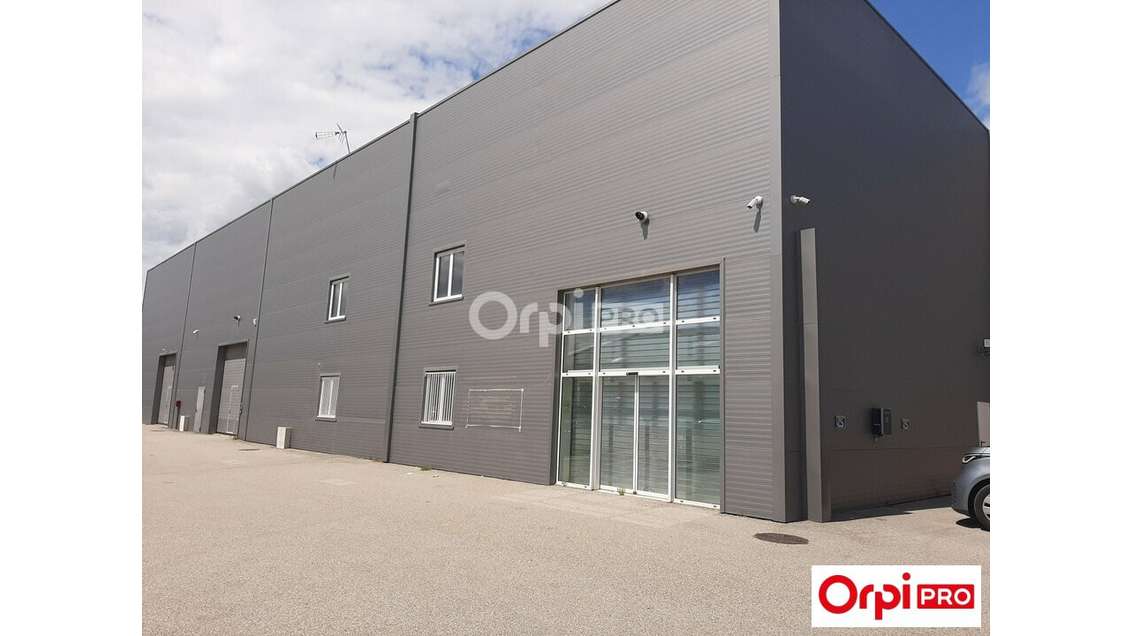 Local d'activité 1224m² à louer à Valence