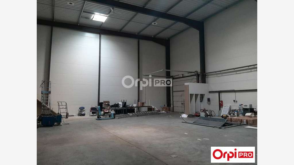 Local d'activité 1224m² à louer à Valence