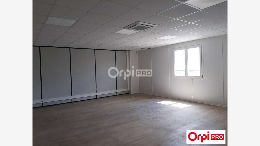 Local d'activité 1224m² à louer à Valence