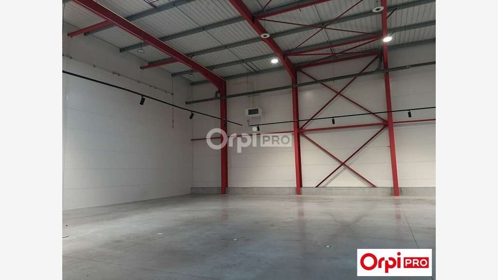 Local d'activité 1224m² à louer à Valence