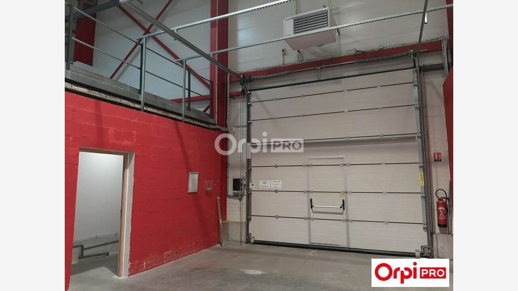 Local d'activité 1224m² à louer à Valence