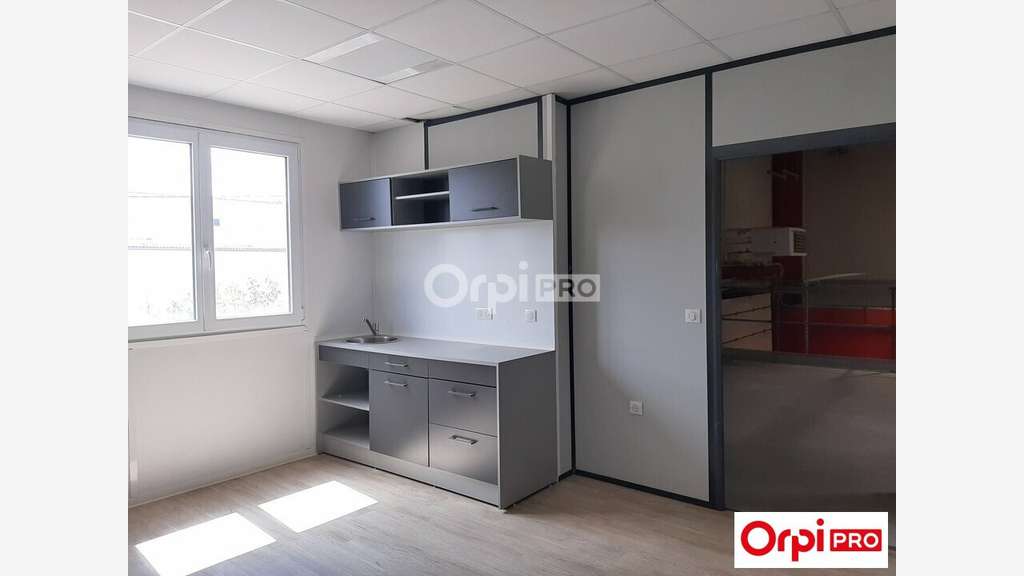 Local d'activité 1224m² à louer à Valence