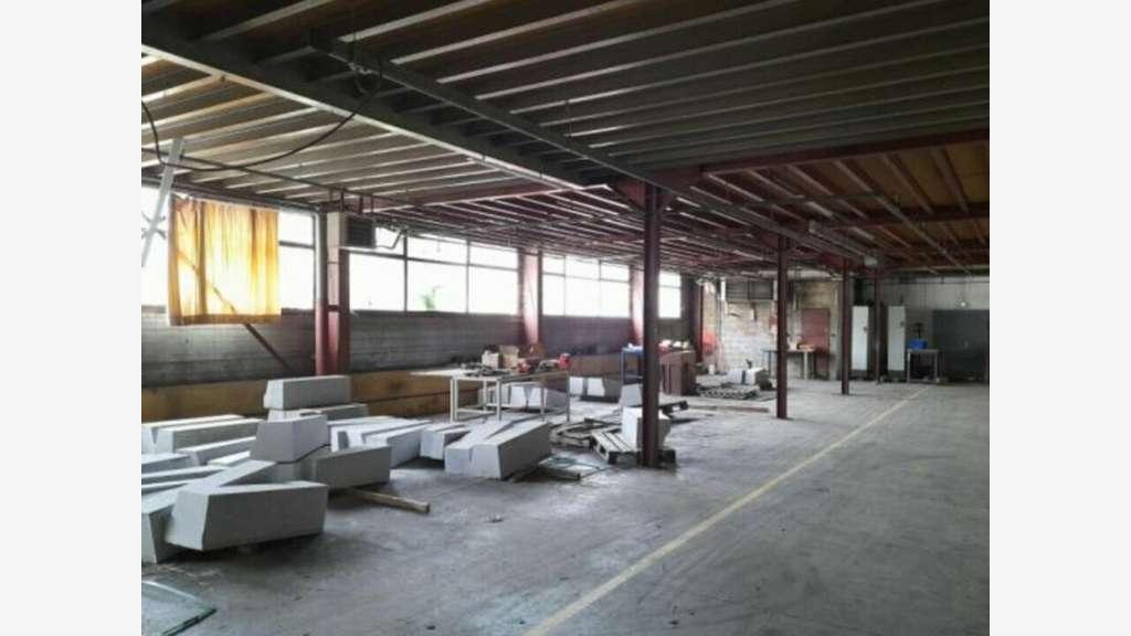 Bâtiment d'activités 2700m² à louer à Valentigney