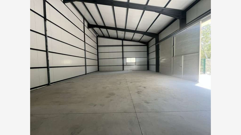 Loue local d'activité 200m² en za de Vallabrègues