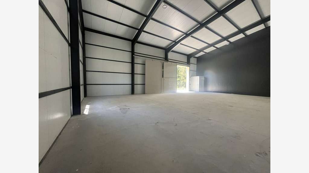 Loue local d'activité 200m² en za de Vallabrègues