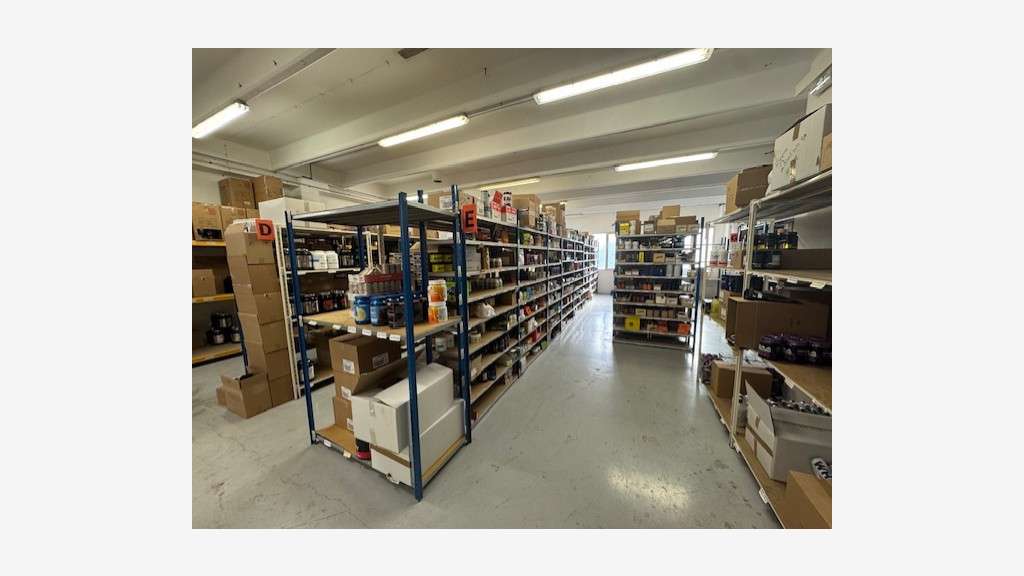 A louer local d'activité bureaux 960m² à Vallauris
