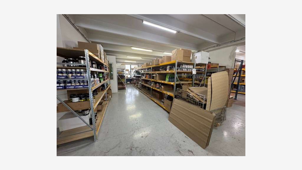 A louer local d'activité 240m² + parking Vallauris
