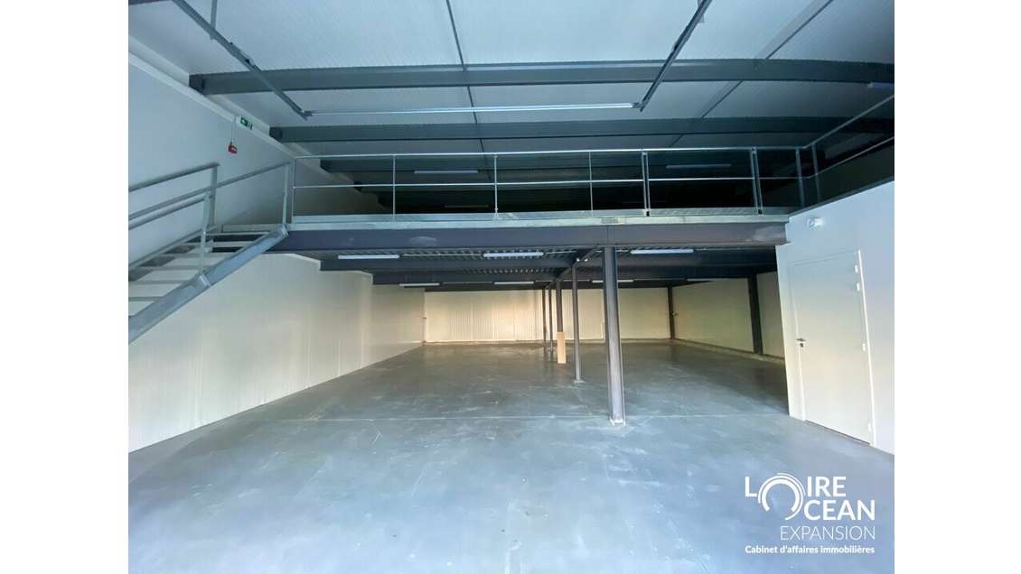 Local d'activité 293m² à louer à Vallet