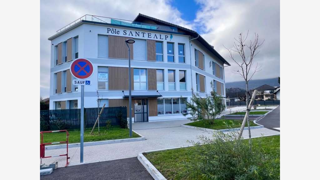 A louer local en pôle médical à Vallières-sur-Fier