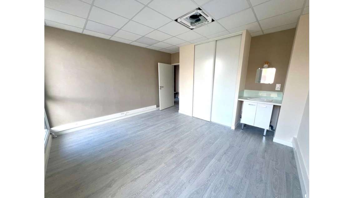 A louer local en pôle médical à Vallières-sur-Fier