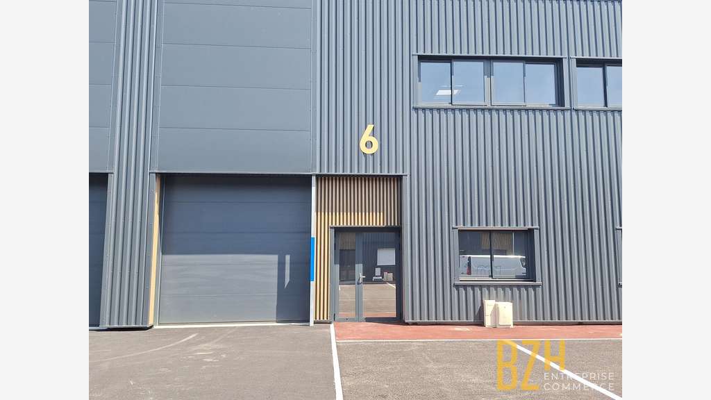 Local d'activité 120m² à louer à Vannes RN165