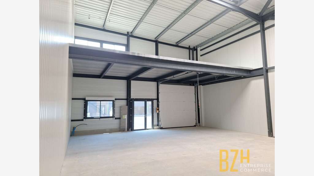 Local d'activité 120m² à louer à Vannes RN165