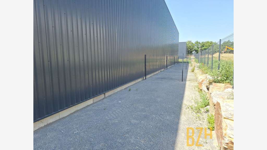 Local d'activité 120m² à louer à Vannes RN165