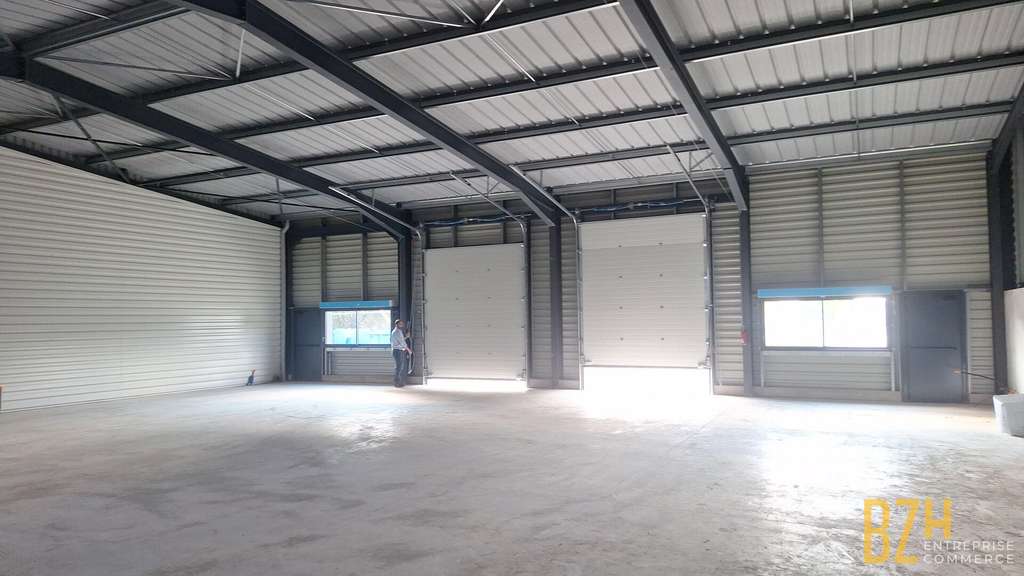 A louer local 360m² dans zone activité sur Vannes