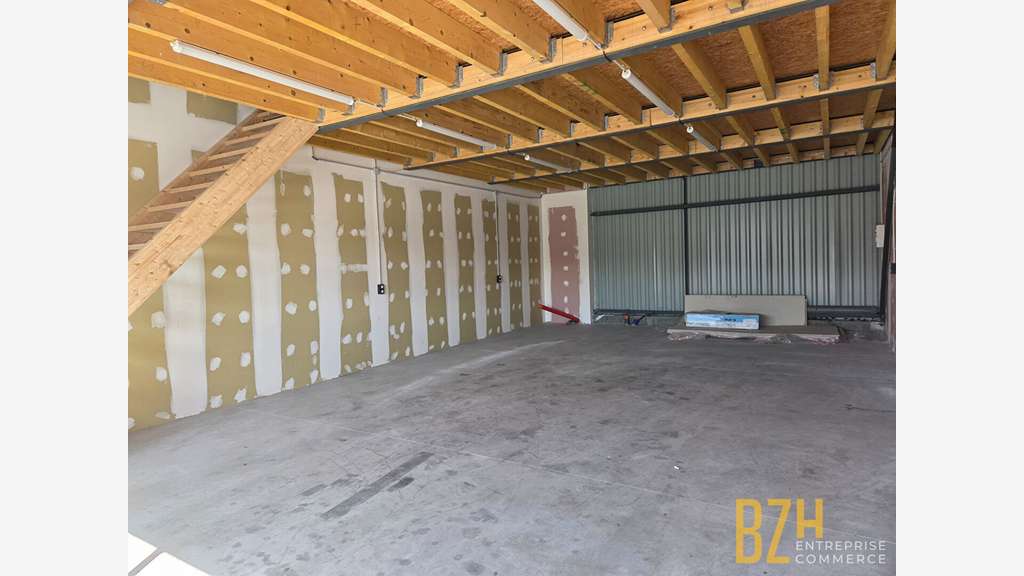 A louer local récent 150m² à Vannes