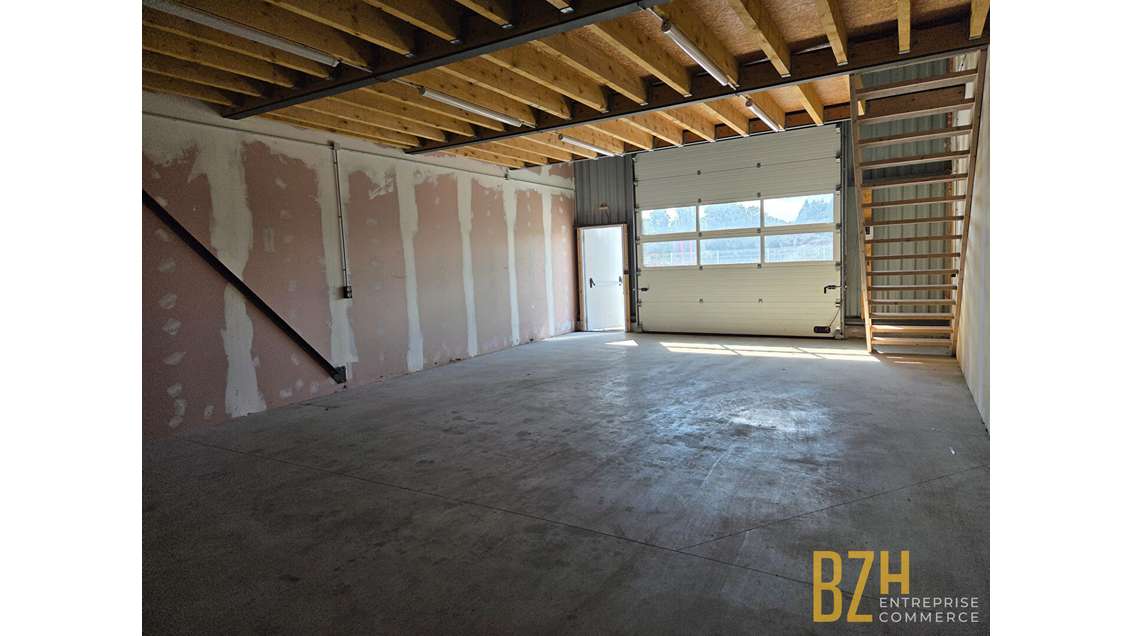 A louer local récent 150m² à Vannes