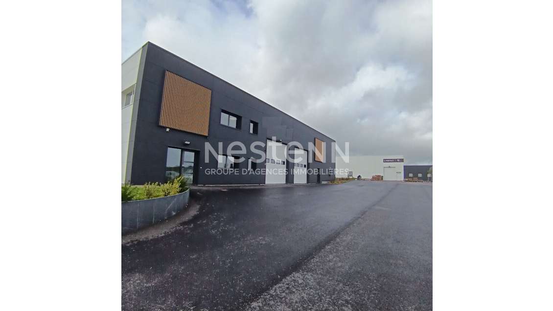 A louer local d'activité neuf 300m² Vannes RN165