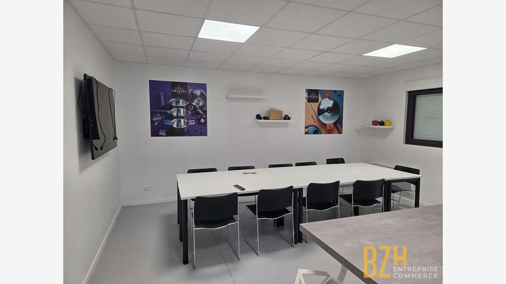 Local d'activité très bon état Vannes Auray RN165