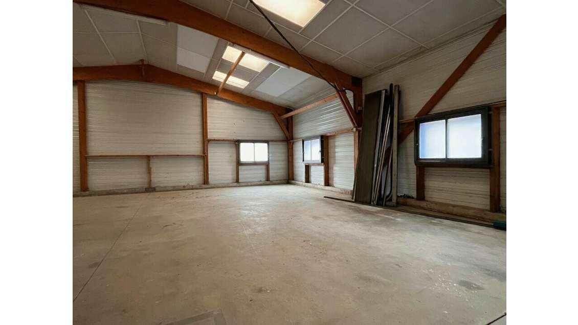 A louer local d'activité de 180m² à St Nolff