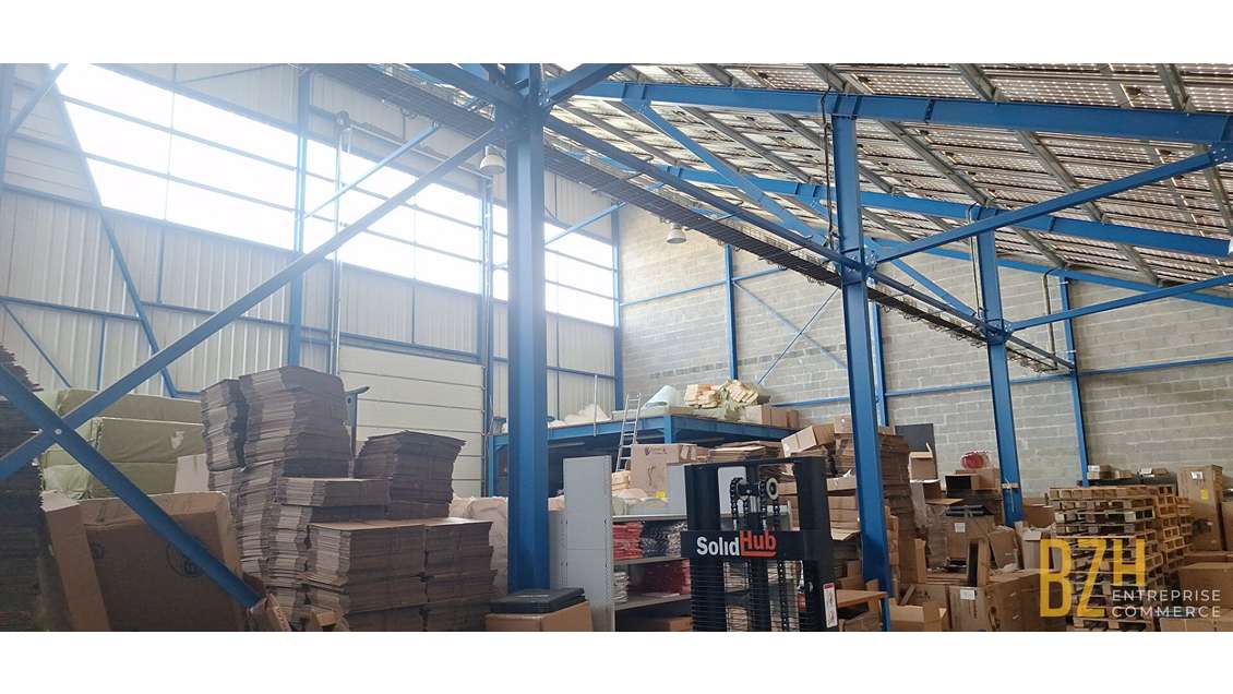 A louer local d'activité de 850m² à Vannes Est