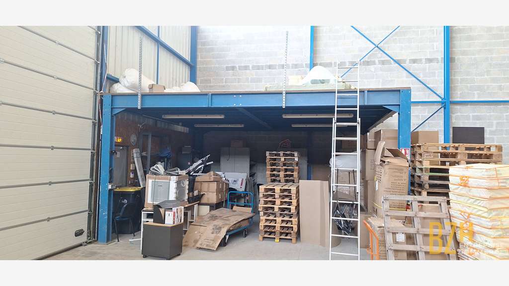 A louer local d'activité de 850m² à Vannes Est