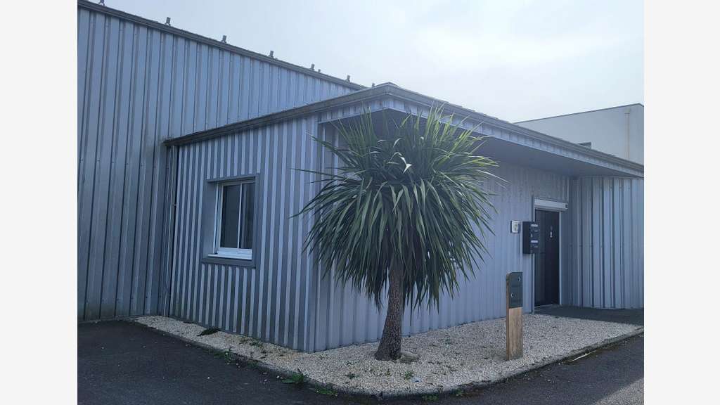A louer bureaux + local d'activité 390m² zc Vannes