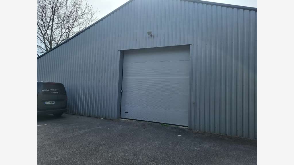 A louer bureaux + local d'activité 390m² zc Vannes