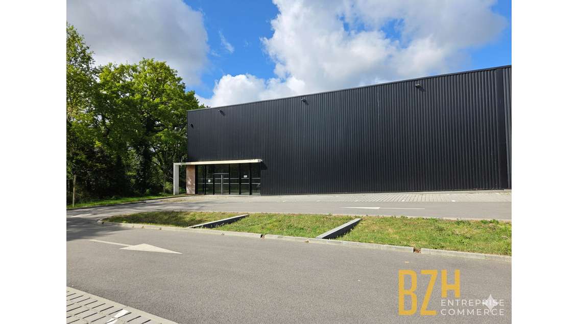 A louer local d'activité 750m² Vannes Ouest RN165 