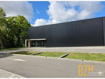 A louer local d'activité 750m² Vannes Ouest RN165 