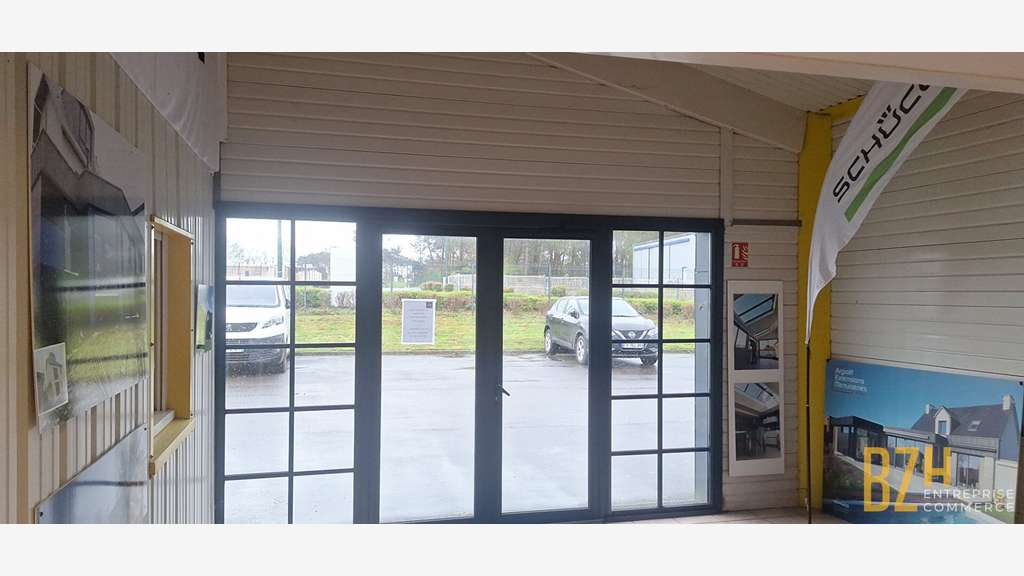 Location local d'activité 305m² en ZA  à Elven