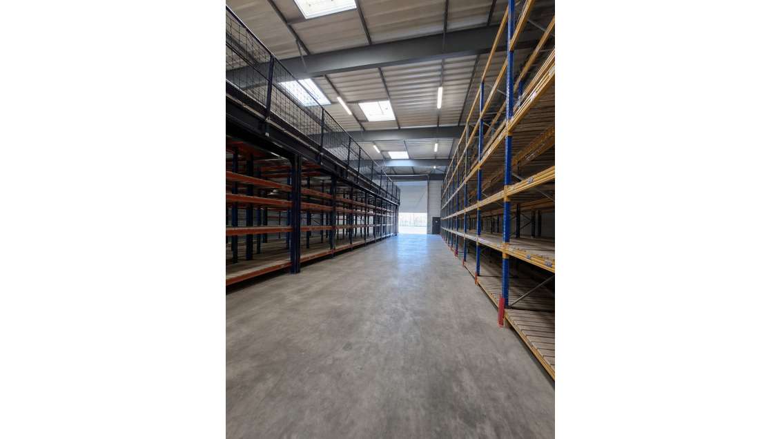 Local d’activité 820m² à louer à Vannes Est
