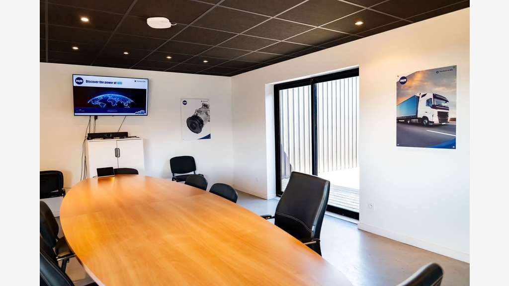 Local d’activité 820m² à louer à Vannes Est