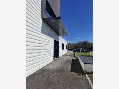 Local d’activité 820m² à louer à Vannes Est
