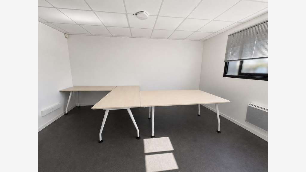 Local d’activité 820m² à louer à Vannes Est