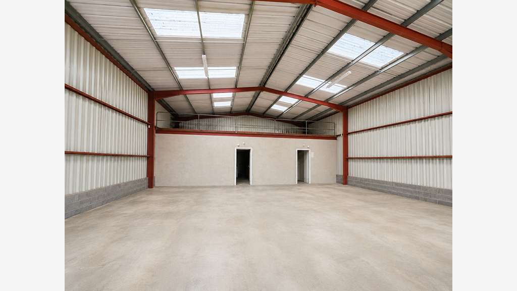 A louer local d'activité de 280m² proche de Vannes