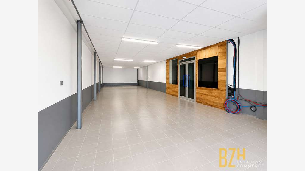 Loue local d'activité récent 210m² à Vannes Nord
