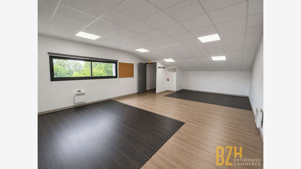 Loue local d'activité récent 210m² à Vannes Nord
