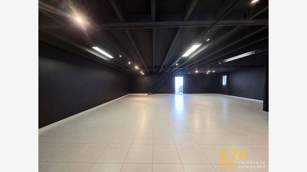 A louer local commercial 400m² sur Vannes