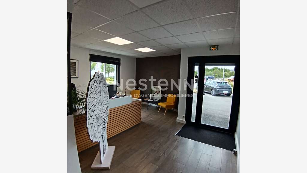 À louer local avec bureaux Zone du Ténénio Vannes