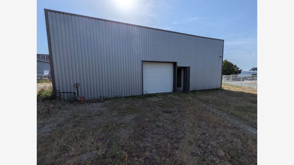 Loue local d'activité de 175m² à Vannes Est